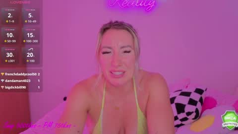 Snapshot of daisydeliciousxx chatting on July 6, 5:04 pm DaisyDeliciousxx online show from July 6, 5:04 pm