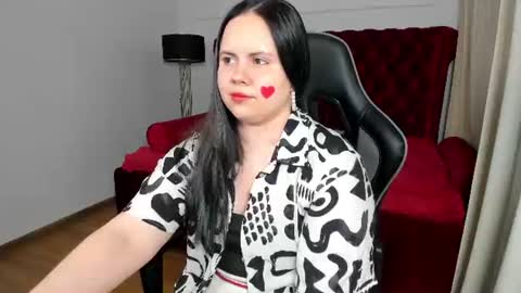 Snapshot of daisyharts chatting on July 7, 7:23 am DaisyHarts online show from July 7, 7:23 am