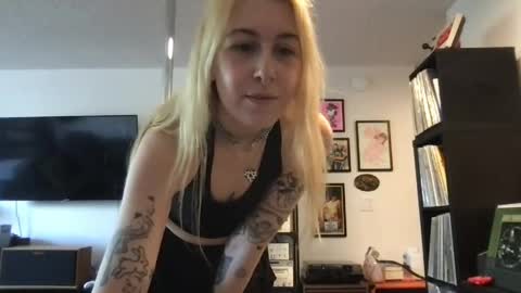 daisymynx online show from April 4, 11:02 pm