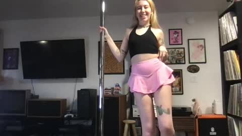 daisymynx online show from April 13, 2:17 am