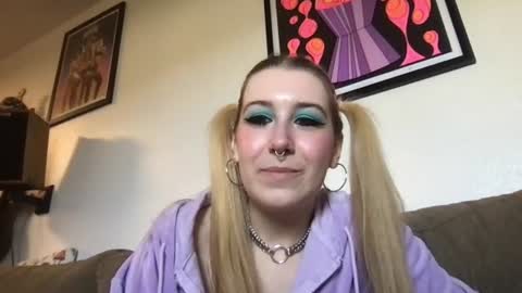Snapshot of daisymynx chatting on June 11, 12:32 am daisymynx online show from June 11, 12:32 am