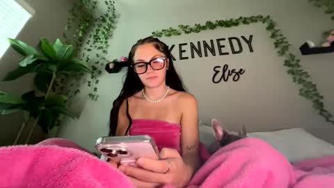 Snapshot of daisyparkerxo chatting on May 19, 8:26 pm daisyparkerxo online show from May 19, 8:26 pm