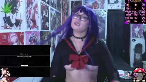 Snapshot of dakapsy420_ chatting on May 12, 7:33 pm Dakapsy online show from May 12, 7:33 pm