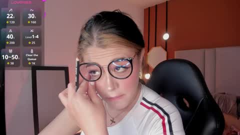 Snapshot of dakhota_rouge chatting on May 16, 5:04 am Dakhota online show from May 16, 5:04 am
