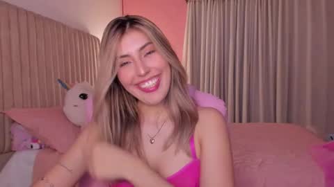 Snapshot of dakota_clark chatting on January 17, 12:37 am Helloo HAPPY NEW YEAR Ill be back soon online show from January 17, 12:37 am