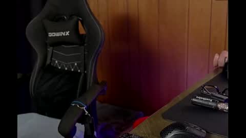 Snapshot of dakotadixxon chatting on February 20, 7:45 am Dakota Dixxon online show from February 20, 7:45 am