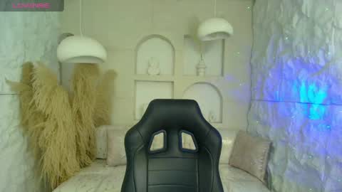 Snapshot of dakotha_v chatting on May 7, 3:23 am Dakotha online show from May 7, 3:23 am