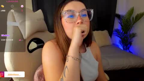 dakottaa__ online show from October 29, 12:24 am