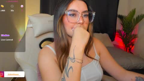 dakottaa__ online show from March 30, 11:39 pm