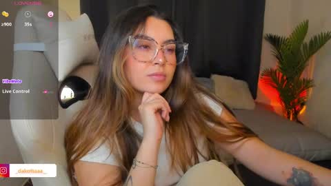 dakottaa__ online show from April 16, 12:11 am