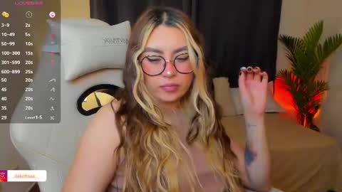 Snapshot of dakottaa__ chatting on July 5, 12:06 am dakottaa__ online show from July 5, 12:06 am