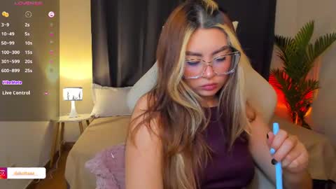 Snapshot of dakottaa__ chatting on July 8, 11:42 pm dakottaa__ online show from July 8, 11:42 pm