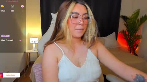 Snapshot of dakottaa__ chatting on July 15, 12:05 am dakottaa__ online show from July 15, 12:05 am