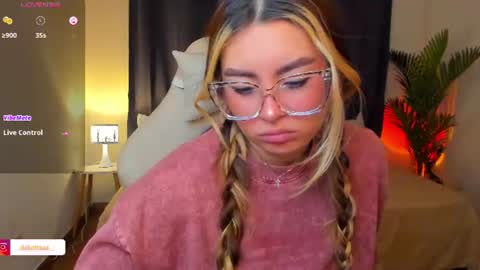 Snapshot of dakottaa__ chatting on July 23, 1:58 am dakottaa__ online show from July 23, 1:58 am