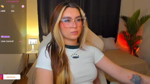 Snapshot of dakottaa__ chatting on July 24, 12:08 am dakottaa__ online show from July 24, 12:08 am