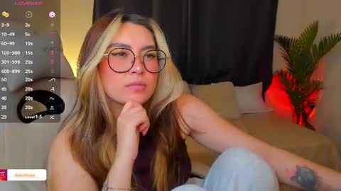 Snapshot of dakottaa__ chatting on July 25, 12:31 am dakottaa__ online show from July 25, 12:31 am