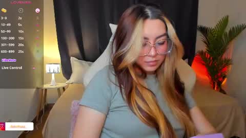 Snapshot of dakottaa__ chatting on July 31, 12:10 am dakottaa__ online show from July 31, 12:10 am