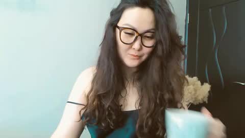 Snapshot of dalidayes chatting on December 21, 6:52 am Dali online show from December 21, 6:52 am