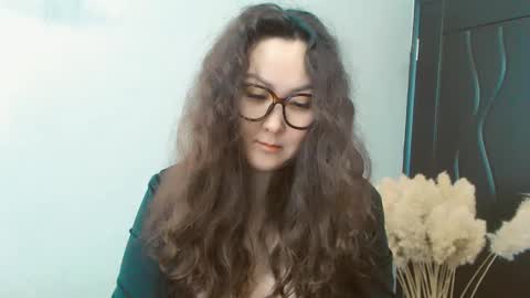 Snapshot of dalidayes chatting on December 22, 5:56 am Dali online show from December 22, 5:56 am