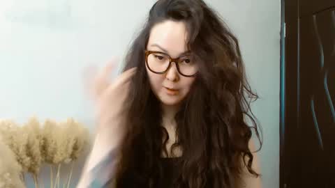 Snapshot of dalidayes chatting on February 15, 6:02 am Dali online show from February 15, 6:02 am