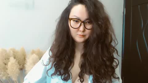 Snapshot of dalidayes chatting on February 17, 7:04 am Dali online show from February 17, 7:04 am