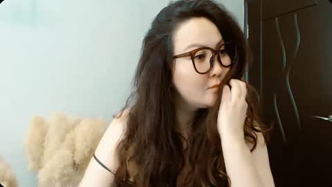 Snapshot of dalidayes chatting on September 17, 6:48 am Dali online show from September 17, 6:48 am