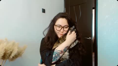 Snapshot of dalidayes chatting on October 5, 6:45 am Dali online show from October 5, 6:45 am