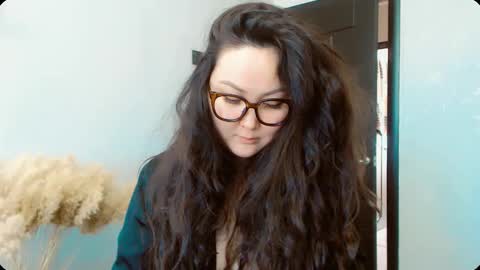 Snapshot of dalidayes chatting on October 16, 7:09 am Dali online show from October 16, 7:09 am