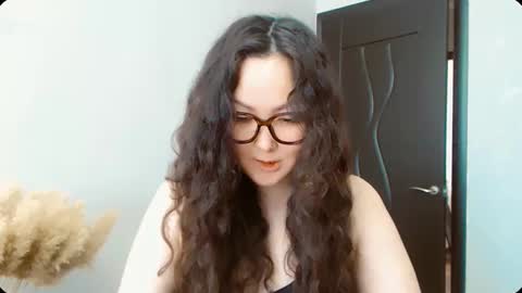 Snapshot of dalidayes chatting on October 26, 5:02 am Dali online show from October 26, 5:02 am