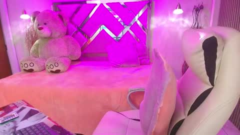 Daliia    online show from November 20, 1:00 pm