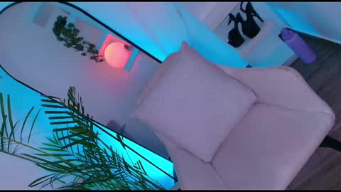 dalilathoms online show from March 18, 10:35 pm