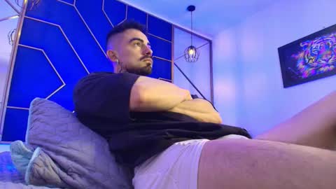 Snapshot of dallas_whitee chatting on March 3, 8:04 pm Dallas whitee online show from March 3, 8:04 pm