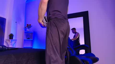 Snapshot of dallas_whitee chatting on April 27, 7:56 pm Dallas whitee online show from April 27, 7:56 pm