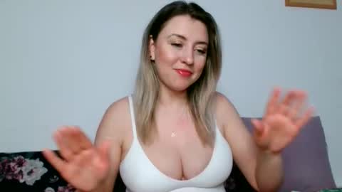 Snapshot of dalyana22 chatting on April 20, 9:16 pm Maria online show from April 20, 9:16 pm