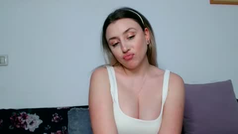 Snapshot of dalyana22 chatting on April 22, 9:05 pm Maria online show from April 22, 9:05 pm