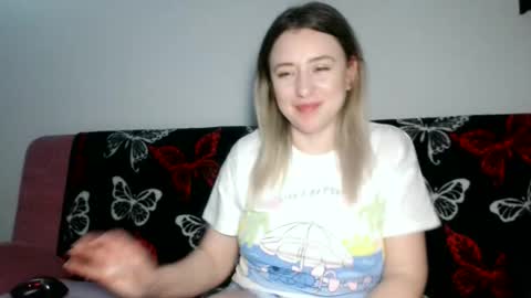 Snapshot of dalyana22 chatting on April 25, 9:23 pm Maria online show from April 25, 9:23 pm