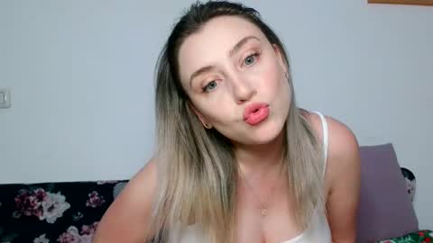 Snapshot of dalyana22 chatting on April 28, 9:42 pm Maria online show from April 28, 9:42 pm