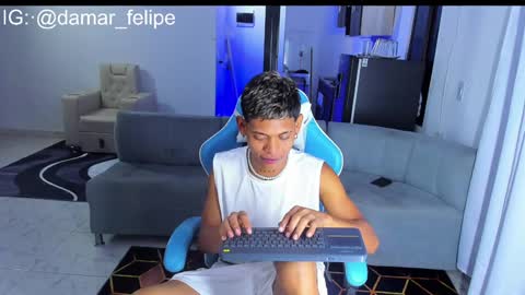 Snapshot of damar_felipe chatting on February 7, 4:59 am damar_felipe online show from February 7, 4:59 am
