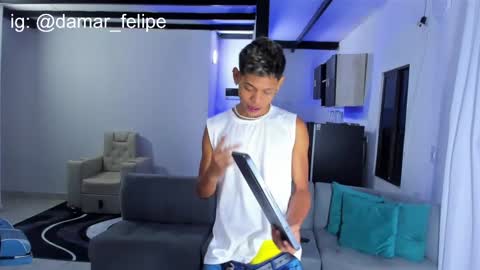 Snapshot of damar_felipe chatting on February 10, 5:03 am damar_felipe online show from February 10, 5:03 am