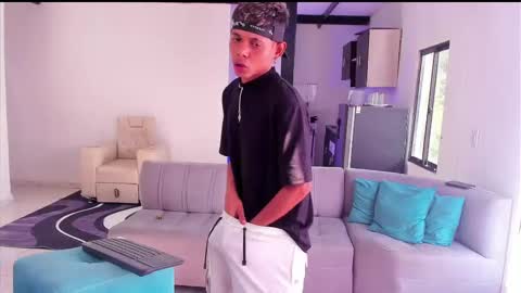 Snapshot of damar_felipe chatting on February 12, 1:37 pm damar_felipe online show from February 12, 1:37 pm