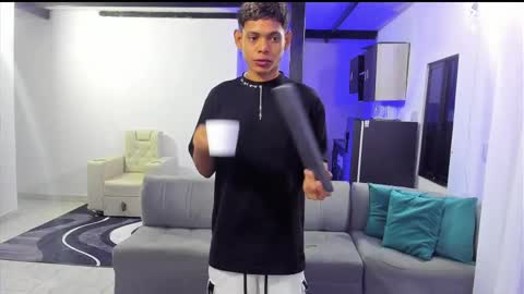 Snapshot of damar_felipe chatting on February 14, 9:34 am damar_felipe online show from February 14, 9:34 am