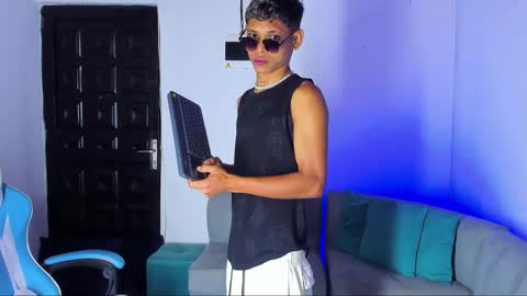 Snapshot of damar_felipe chatting on March 6, 5:24 am damar_felipe online show from March 6, 5:24 am