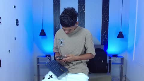 Snapshot of damar_felipe chatting on November 13, 7:29 am damar_felipe online show from November 13, 7:29 am