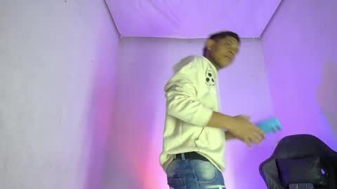 Snapshot of damar_felipe chatting on December 4, 7:44 pm damar_felipe online show from December 4, 7:44 pm