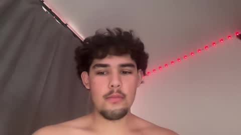 Snapshot of damiam_xj chatting on March 6, 7:10 pm damiam xj online show from March 6, 7:10 pm