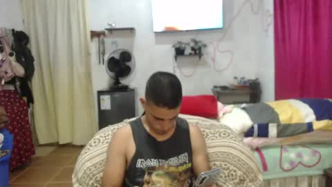 Snapshot of damian_29 chatting on May 7, 11:43 pm Damian online show from May 7, 11:43 pm