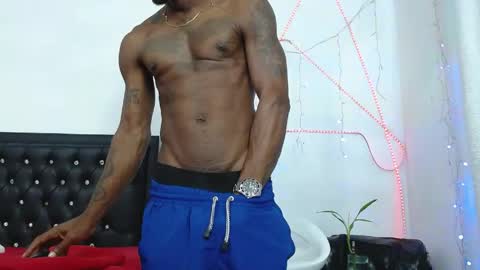 Snapshot of damian_hart_24cm chatting on April 21, 3:46 am damian_hart_24cm online show from April 21, 3:46 am