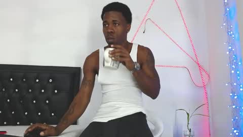 Snapshot of damian_hart_24cm chatting on April 25, 11:02 am damian_hart_24cm online show from April 25, 11:02 am