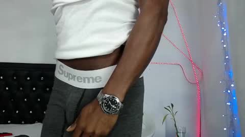 Snapshot of damian_hart_24cm chatting on May 21, 12:01 pm damian_hart_24cm online show from May 21, 12:01 pm