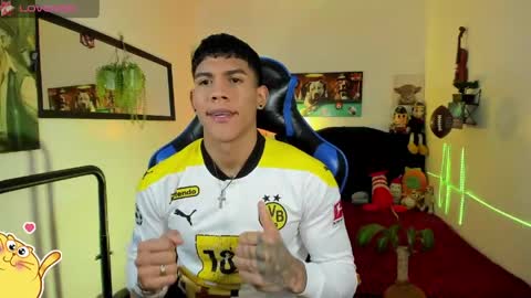 Snapshot of damian_latinxxx chatting on April 20, 3:09 am Damian online show from April 20, 3:09 am